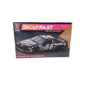 Scale 1992 NASCAR Ford Thunderbird Plastic Model Kit Phillips 66 AMT, Snapfast